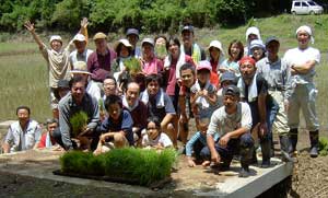 ＧＯＰ・グリーンオーナー倶楽部企画で6月初めに行われた「命仁田植えツアー」での記念撮影。